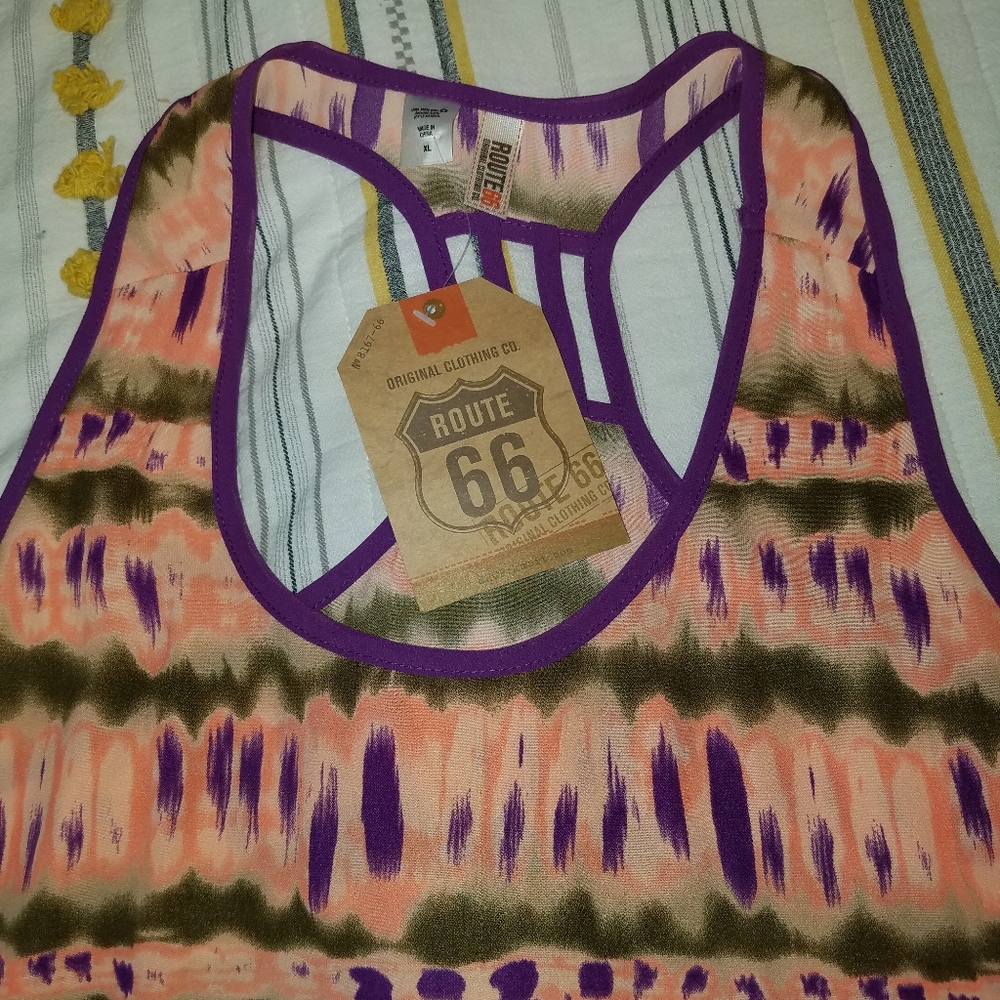 NWT Razorback Tank - Picture 4 of 5